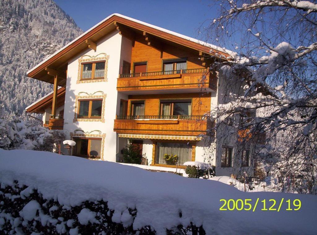 Bed and Breakfast Haus Hager Schlitters Exterior foto