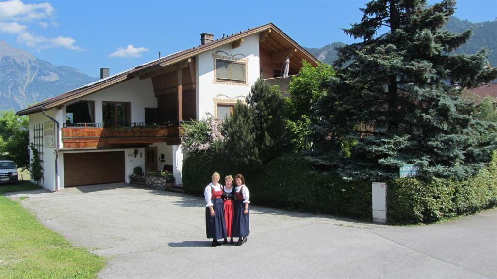 Bed and Breakfast Haus Hager Schlitters Exterior foto