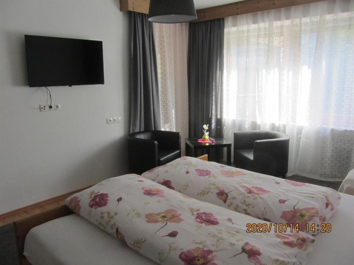 Bed and Breakfast Haus Hager Schlitters Exterior foto